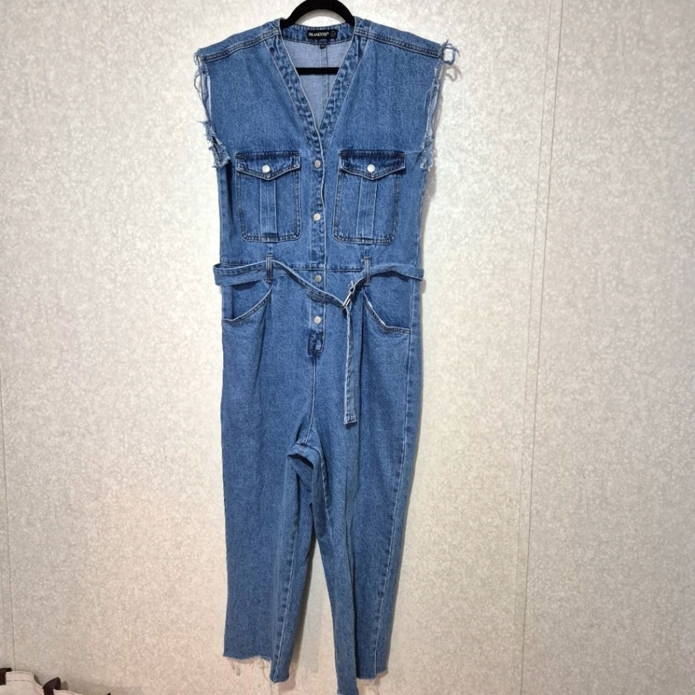 Blank NYC Blue Denim Jumpsuit with V-Neck and Tie Belt..SIZE:L - Picture 4 of 16
